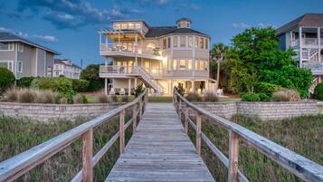 House, 5 Bedrooms | Exterior