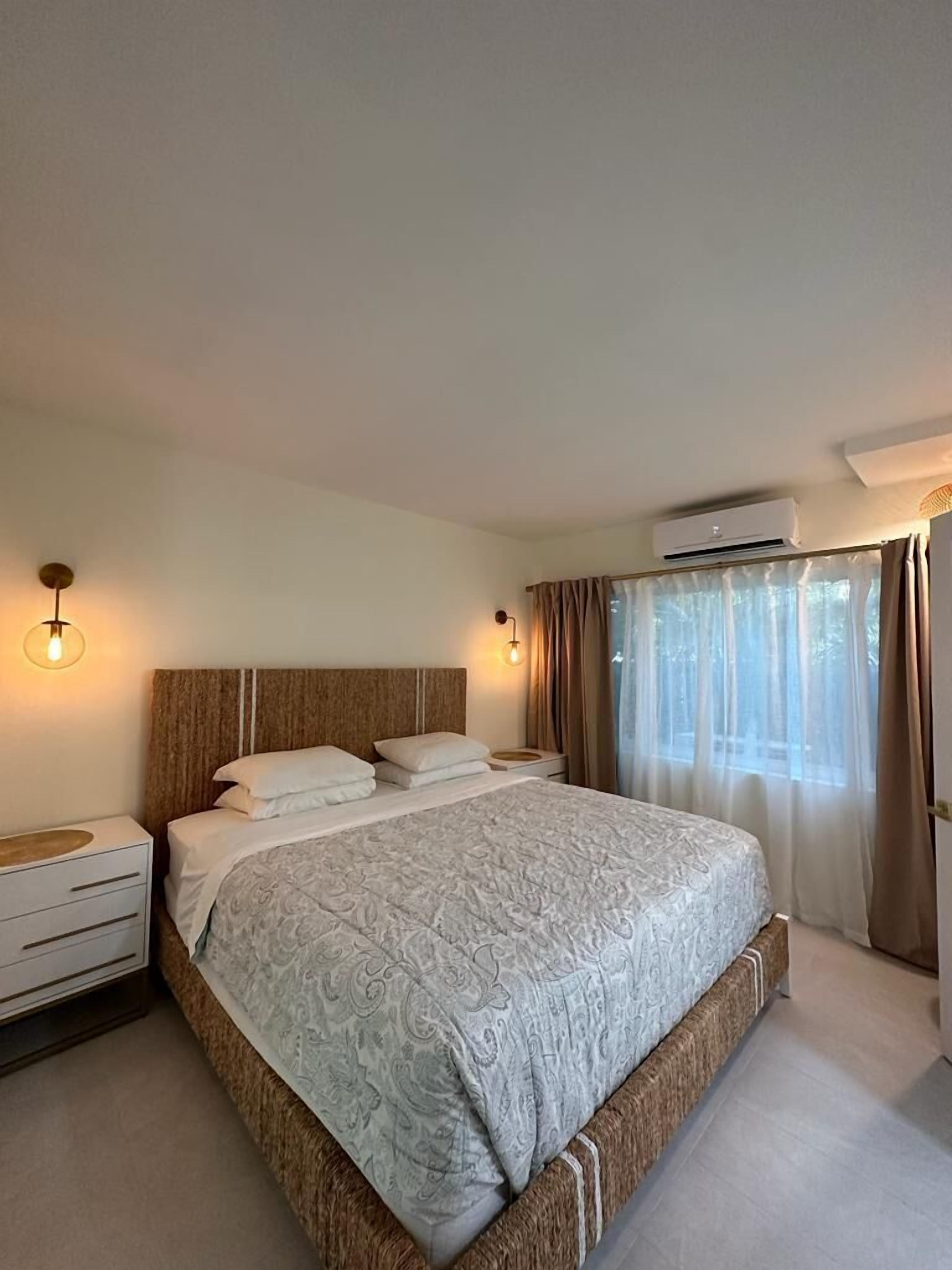 deluxe room, 1 king bedroom, non smoking | 1 bedroom, free wifi, bed sheets