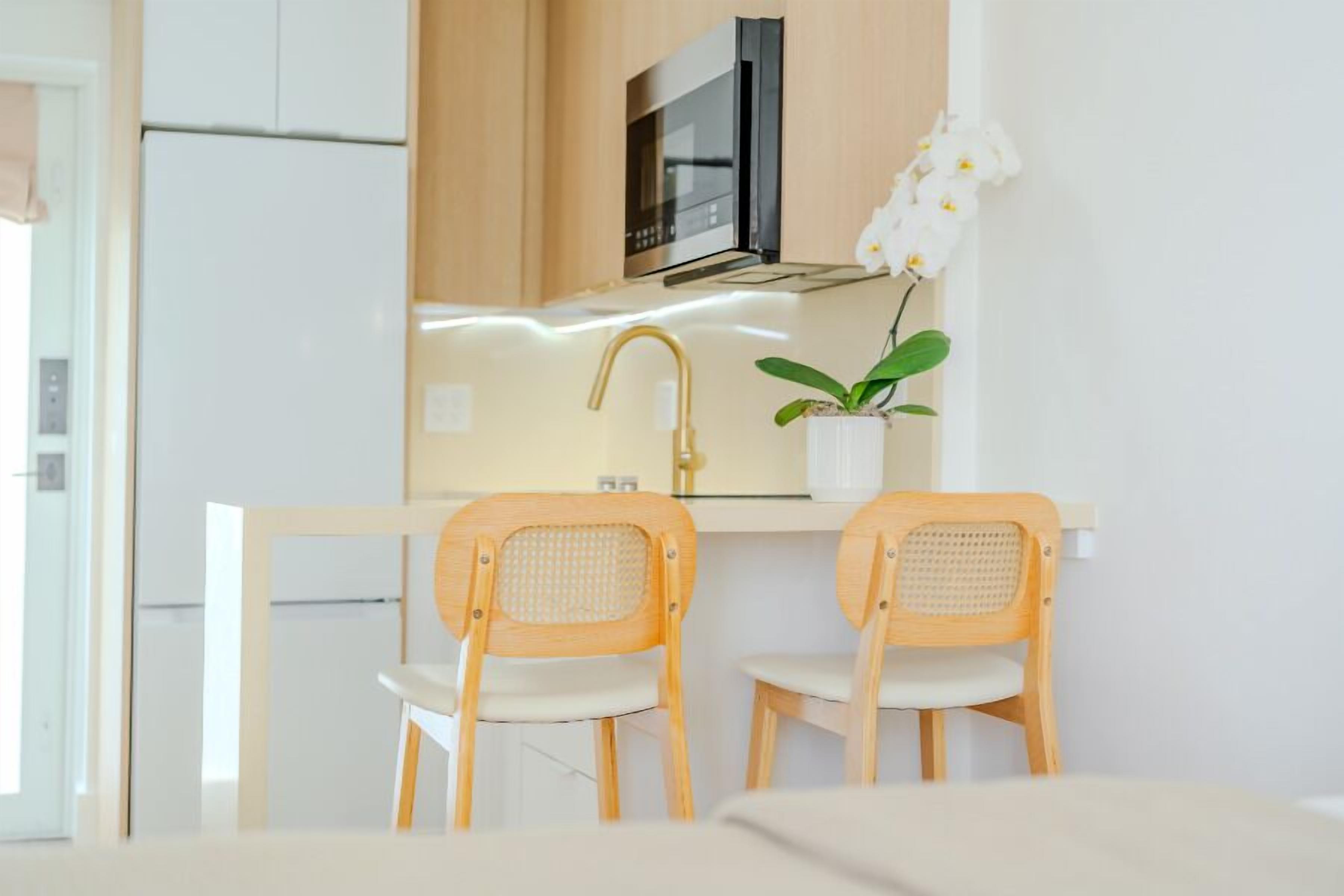 Studio, 1 Queen Bed, Non Smoking, Garden View | Private kitchen