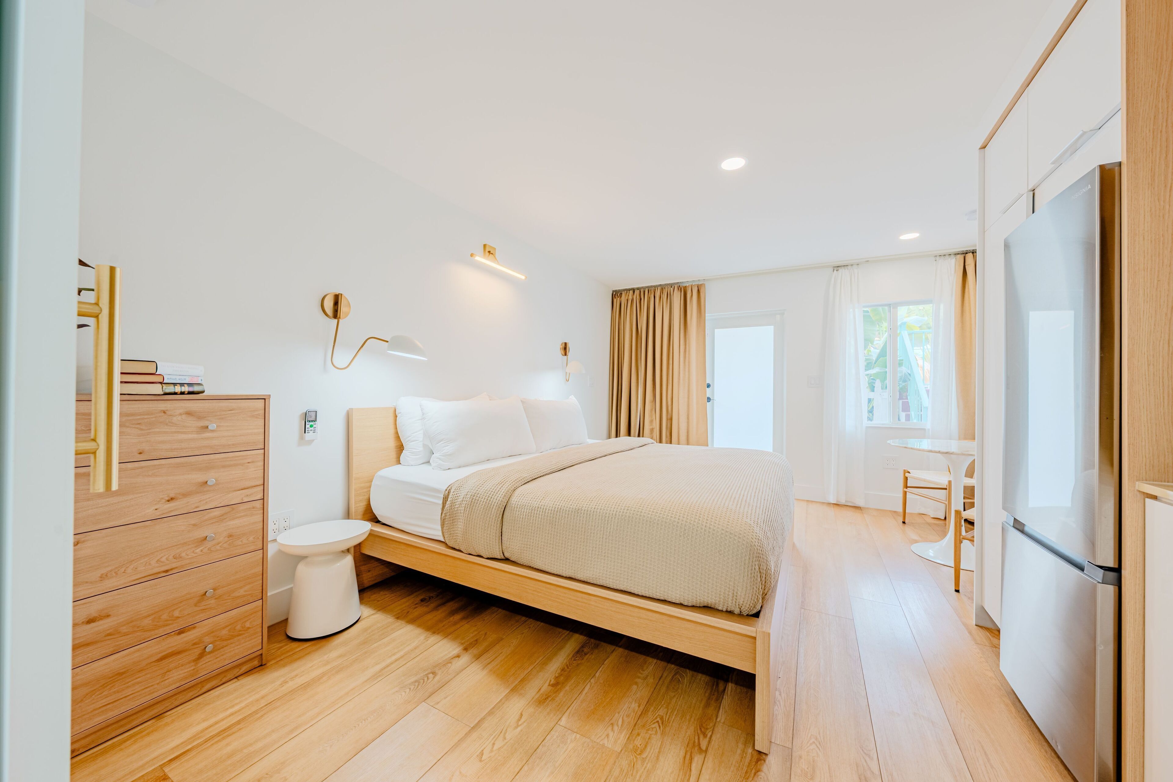 Studio – deluxe, 1 kingsize-seng | Wi-fi (inkludert) og sengetøy