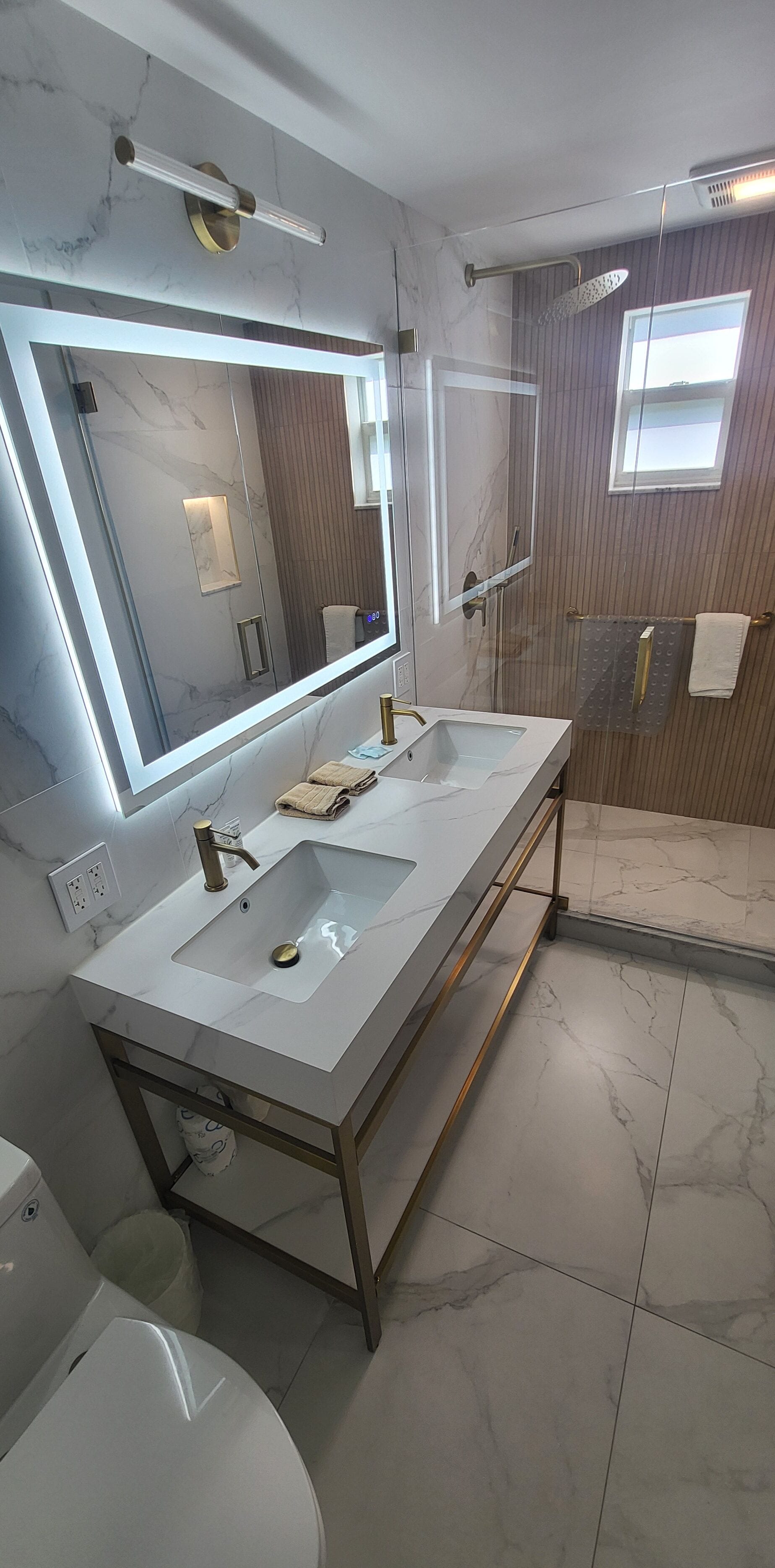 studio suite, pool view, non smoking | bathroom | shower, hair dryer, towels