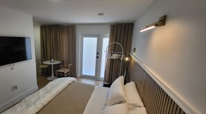 Studio Deluxe, 1 grand lit, non-fumeur, vue piscine