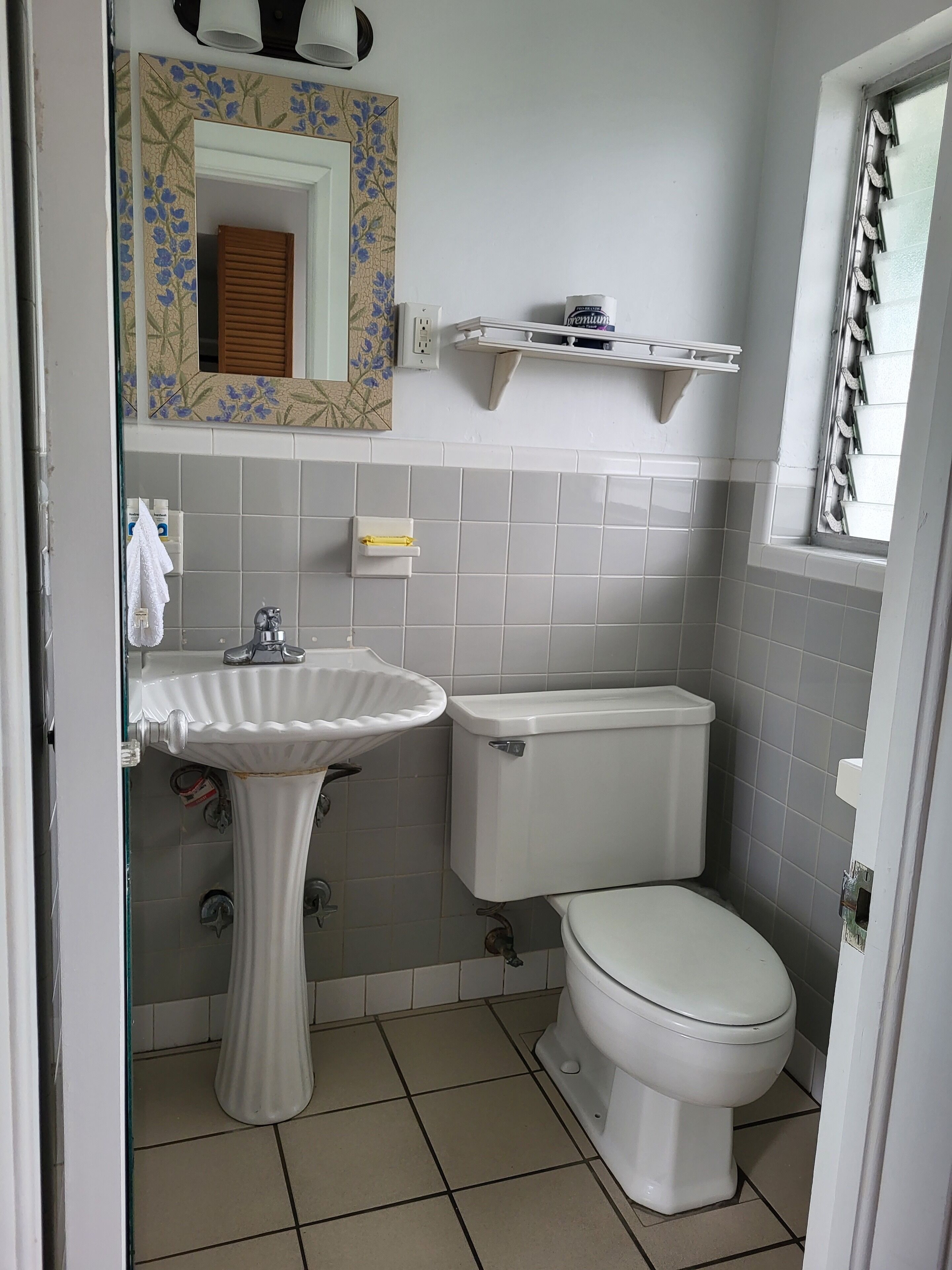 studio, 1 queen bed, non smoking, garden view | bathroom | shower, hair dryer, towels