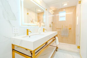 Studiosuite, ikke-røyk | Bad | Dusj, hårføner og håndklær