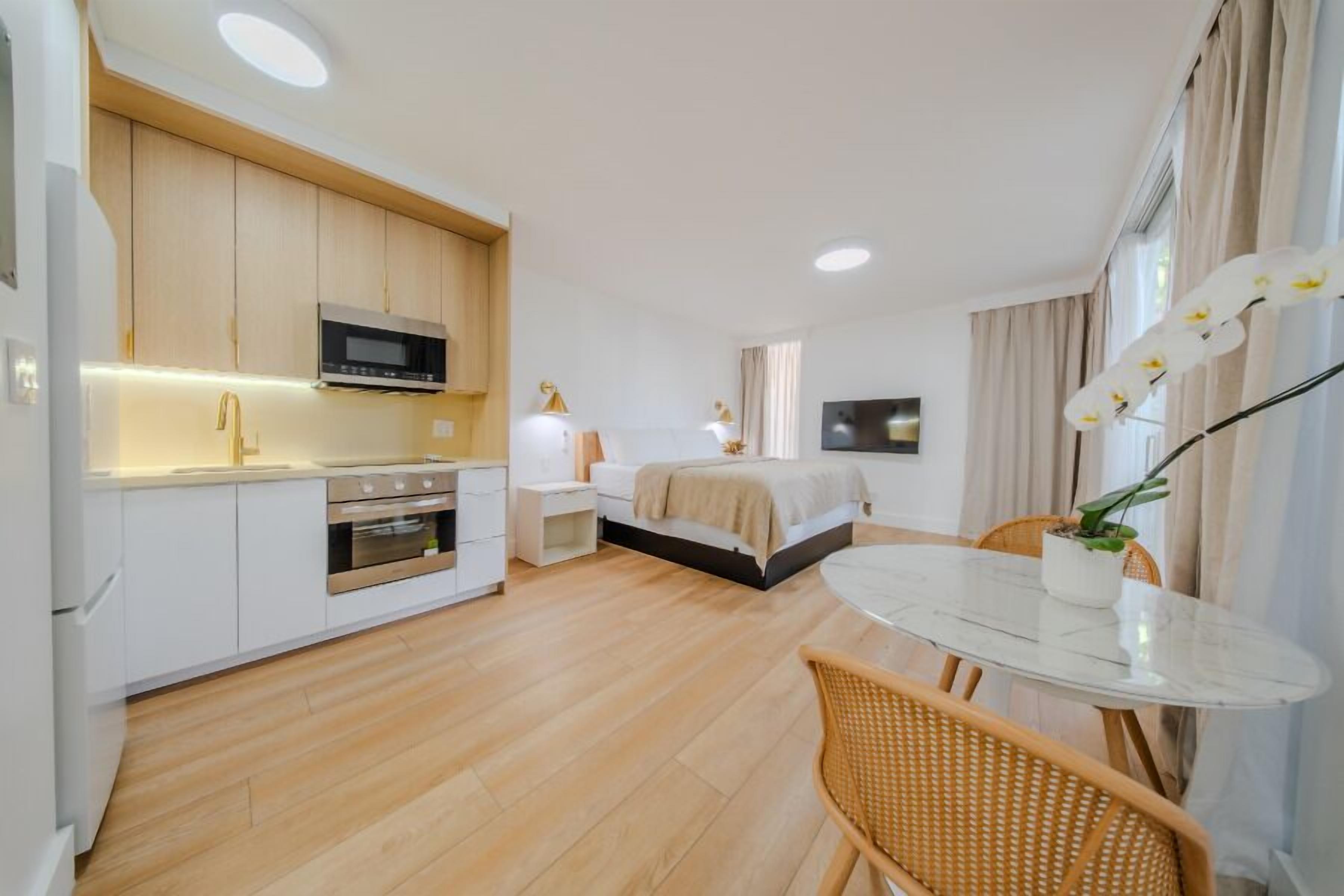 Studio, 1 kingsize-seng, ikke-røyk, hageutsikt | Wi-fi (inkludert) og sengetøy