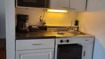 Studio, 1 Queen Bed, Non Smoking, Garden View | Private kitchen | Full-size fridge, microwave, stovetop, toaster