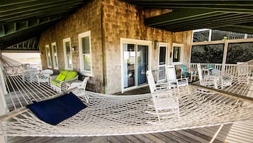 House, 5 Bedrooms | Balcony