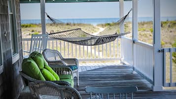 House, 5 Bedrooms | Balcony