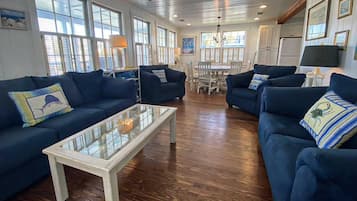 House, 3 Bedrooms | Living room
