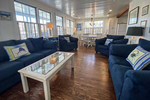 House, 3 Bedrooms | Living room