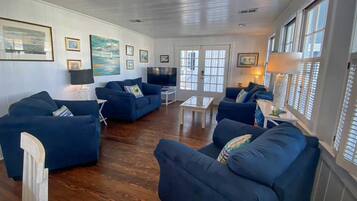 House, 3 Bedrooms | Living room