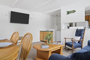 Interior - Outpost: Pitchfork 2106 - Walk to Town Square! (Jackson)