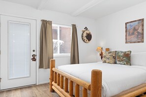 3 bedrooms, iron/ironing board, WiFi, bed sheets - Outpost: Pitchfork 2106 - Walk to Town Square! (Jackson)