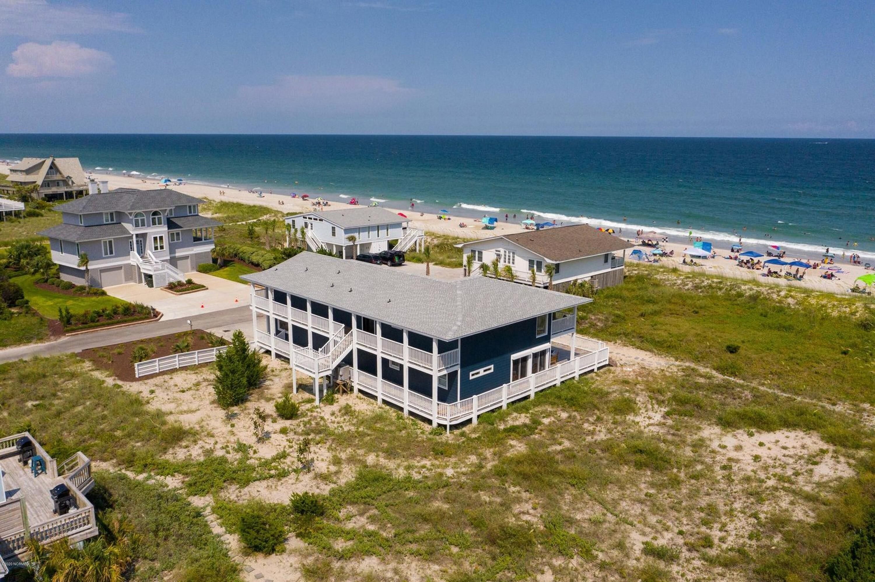 House, 6 Bedrooms | Beach | On the beach