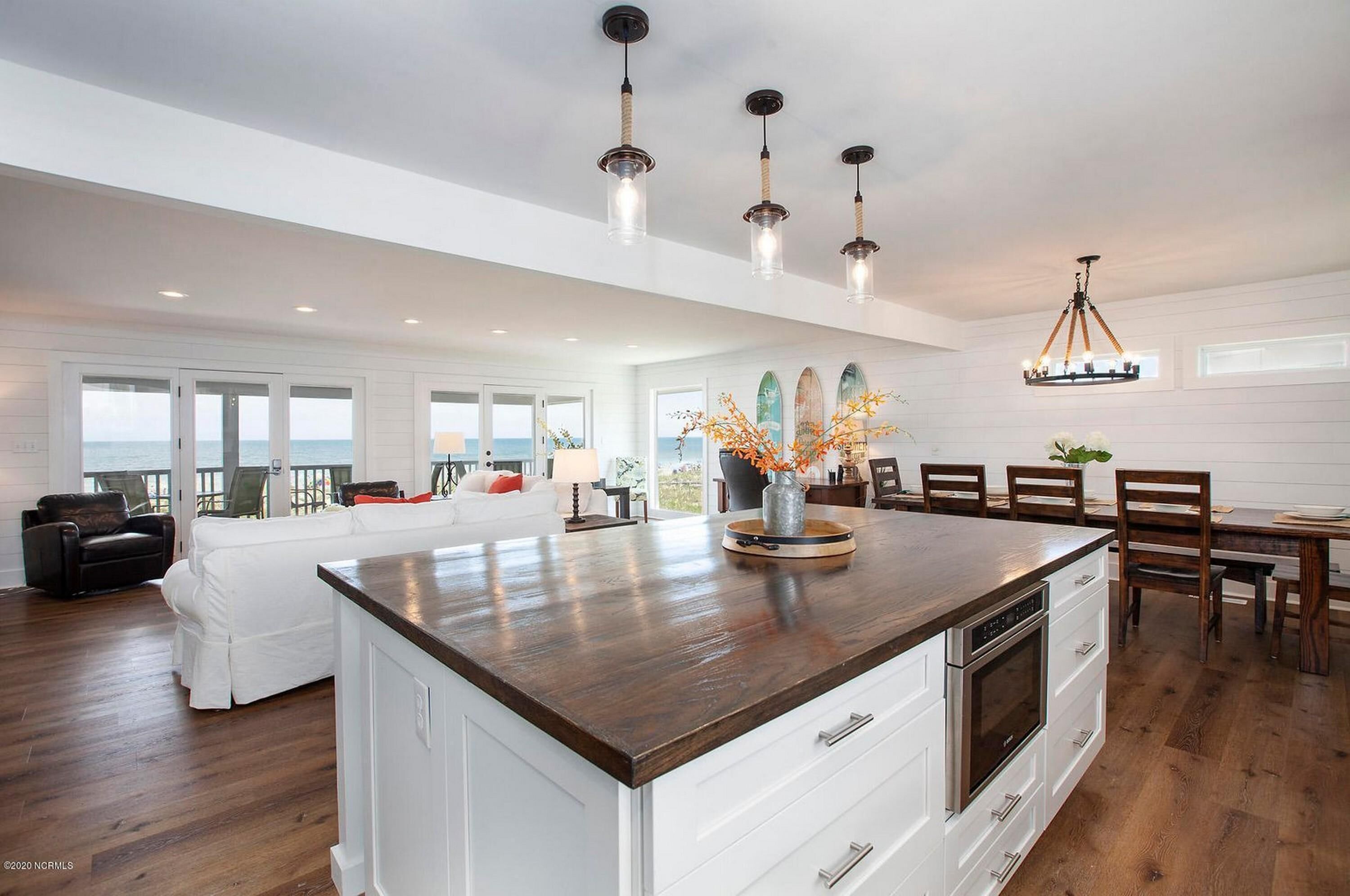 House, 6 Bedrooms | Private kitchen | Oven