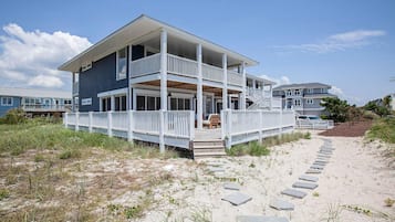 House, 6 Bedrooms | Exterior