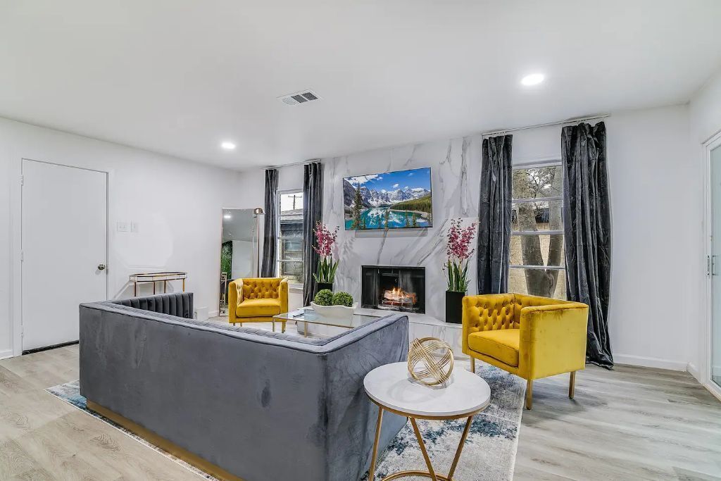 Luxurious Home with Hot tub, deck, creek view and modern amenities all in one! 