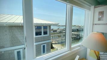 Duplex, 4 Bedrooms | Living room