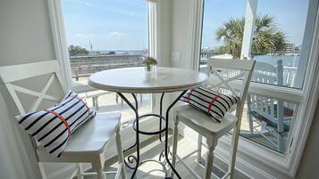 Duplex, 4 Bedrooms | Dining