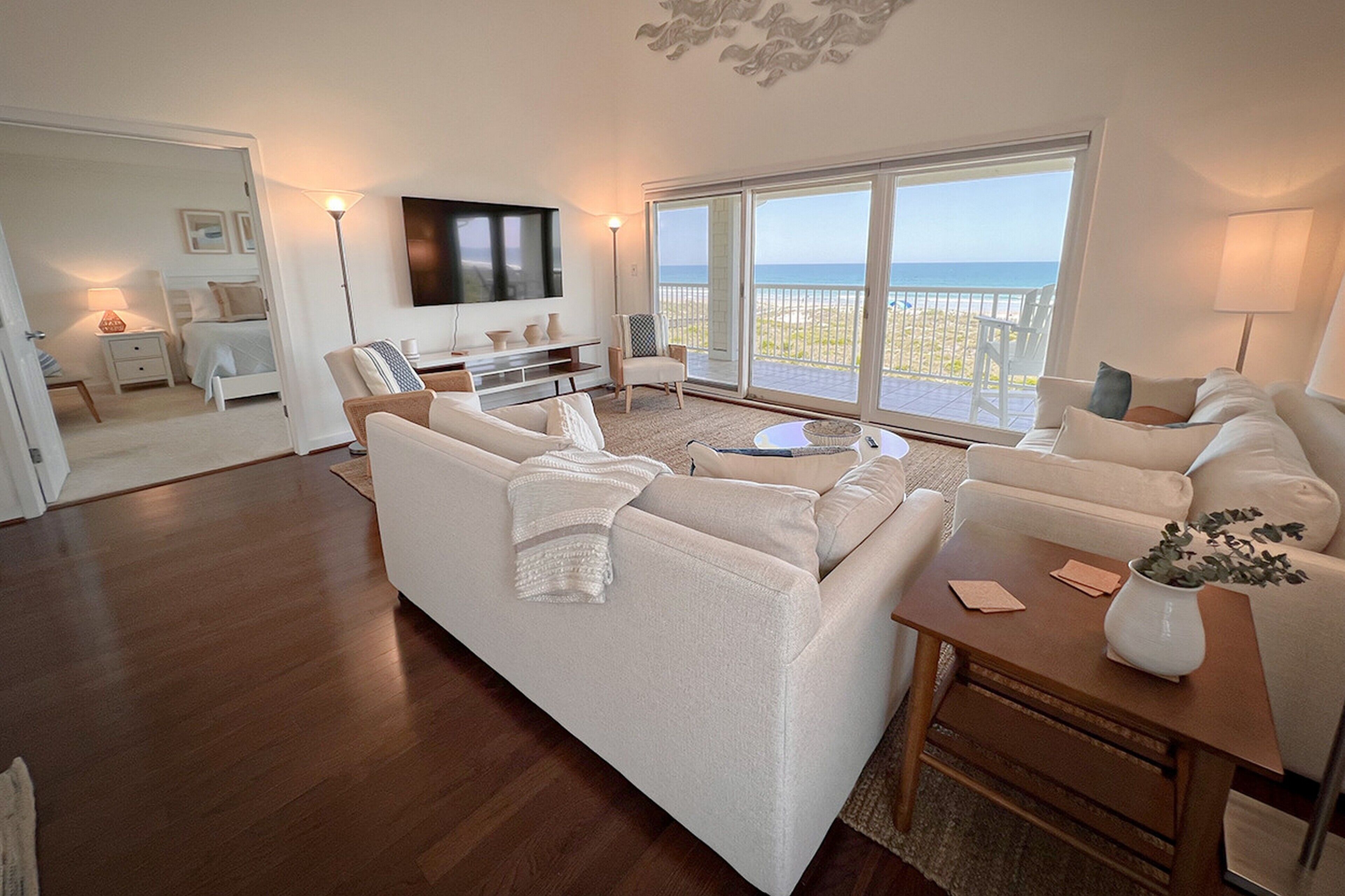 Condo, 4 Bedrooms | Living room