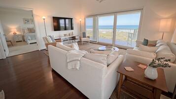 Condo, 4 Bedrooms | Living room