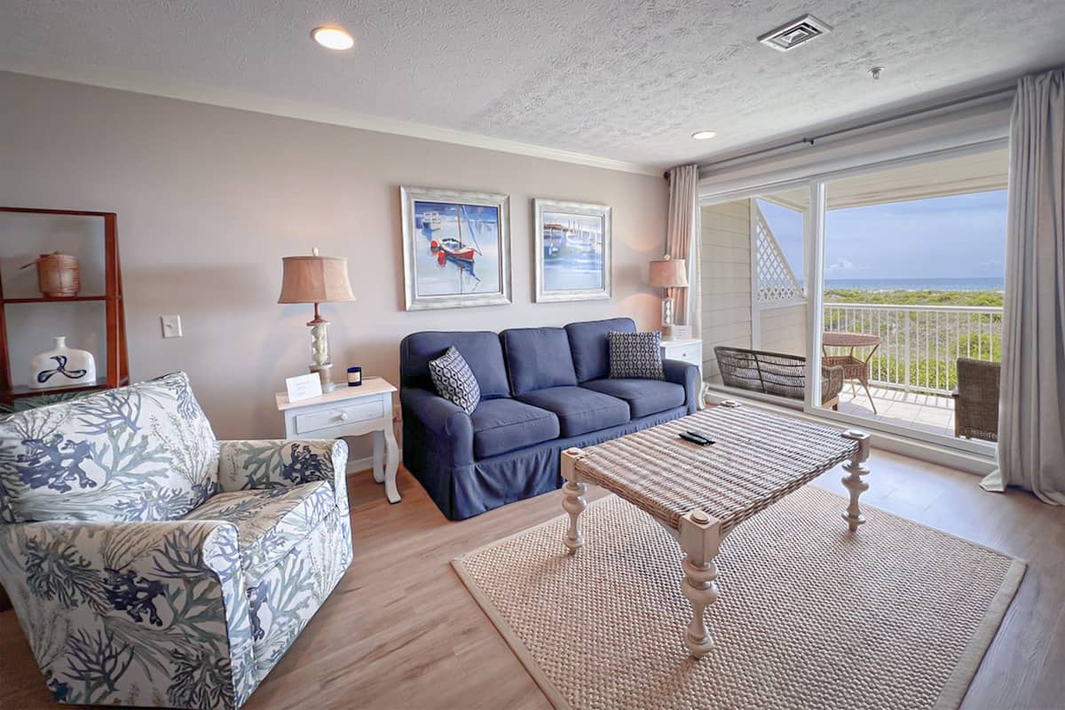 Condo, 3 Bedrooms | Living room