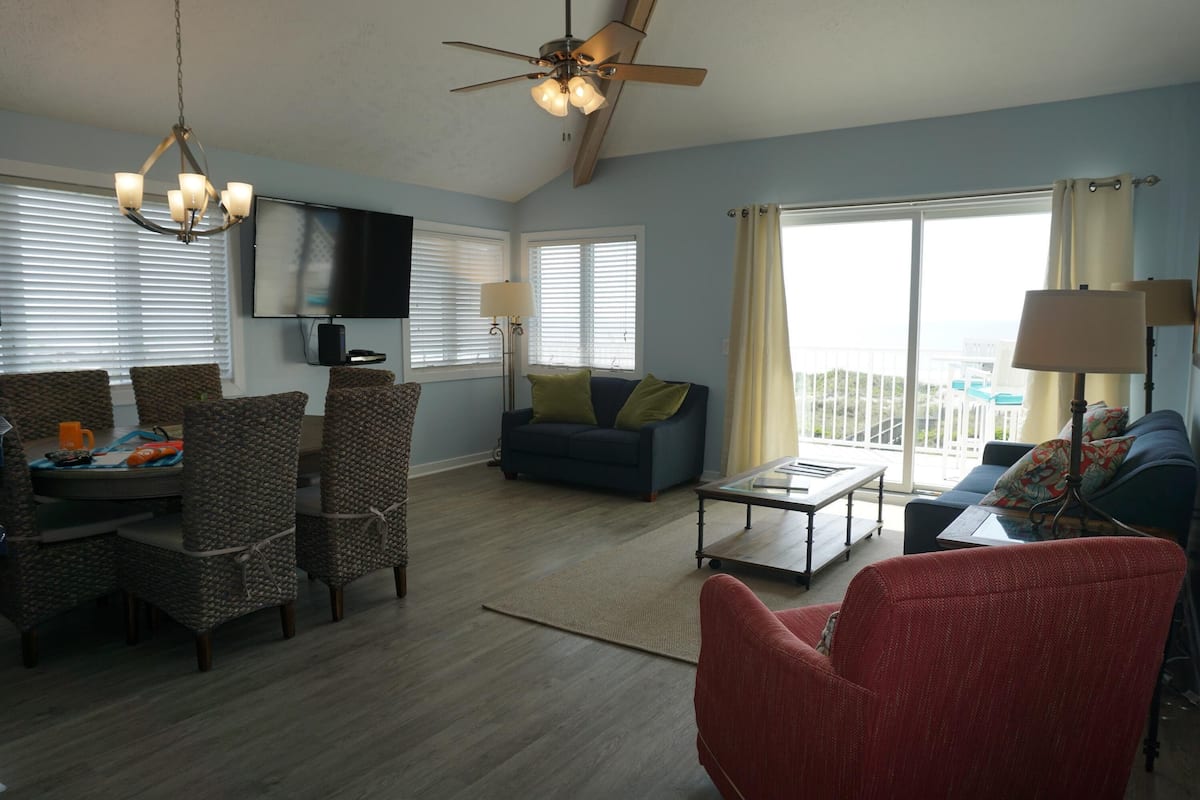Condo, 3 Bedrooms | Living room