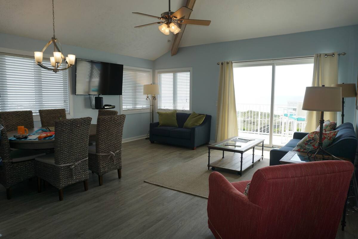 Condo, 3 Bedrooms | Living room