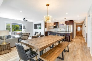 獨棟房屋, 5 間臥室 | 私人廚房 | 烤箱、鍋具/餐盤/廚房用品