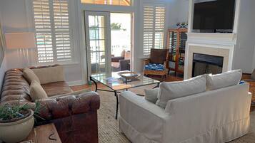 Duplex, 4 Bedrooms | Living room