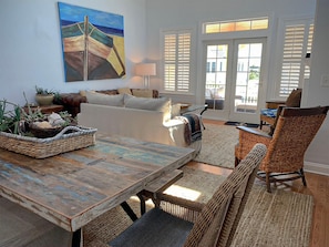 Duplex, 4 Bedrooms | Living room