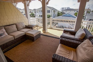 Duplex, 4 Bedrooms | Living room