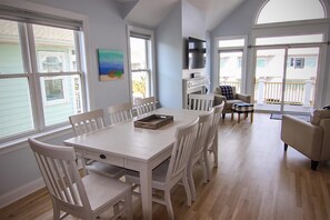 Duplex, 4 Bedrooms | Dining