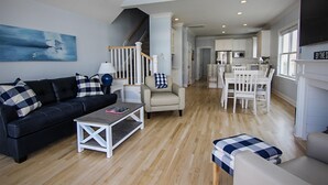 Interior - Salty Dog by Sea Scape Properties (Wrightsville Beach)