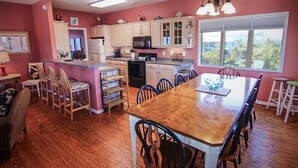 Interior - Taylor House by Sea Scape Properties (Wrightsville Beach)