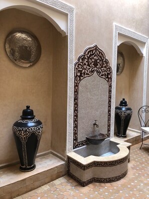 المنشأة من الداخل