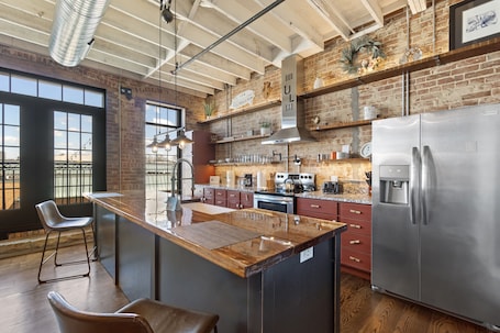 Full-sized fridge, microwave, oven, stovetop. Urban Lofts