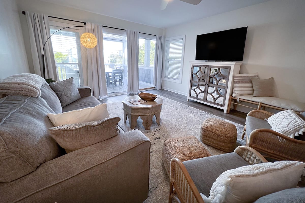 Townhome, 3 Bedrooms | Living room