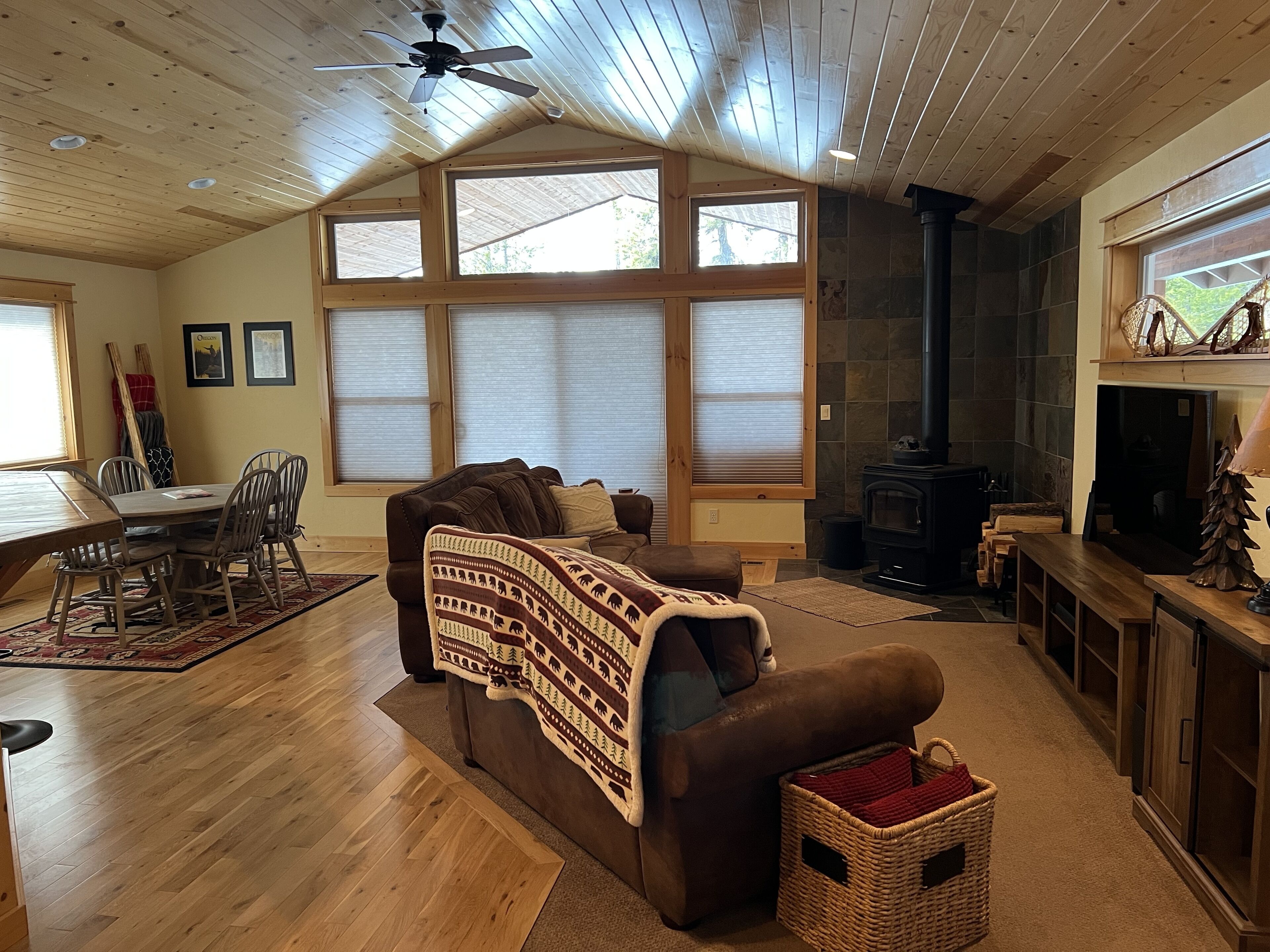 Your Restful Retreat in the Woods at Crescent Lake - Fastest WiFi in the area.