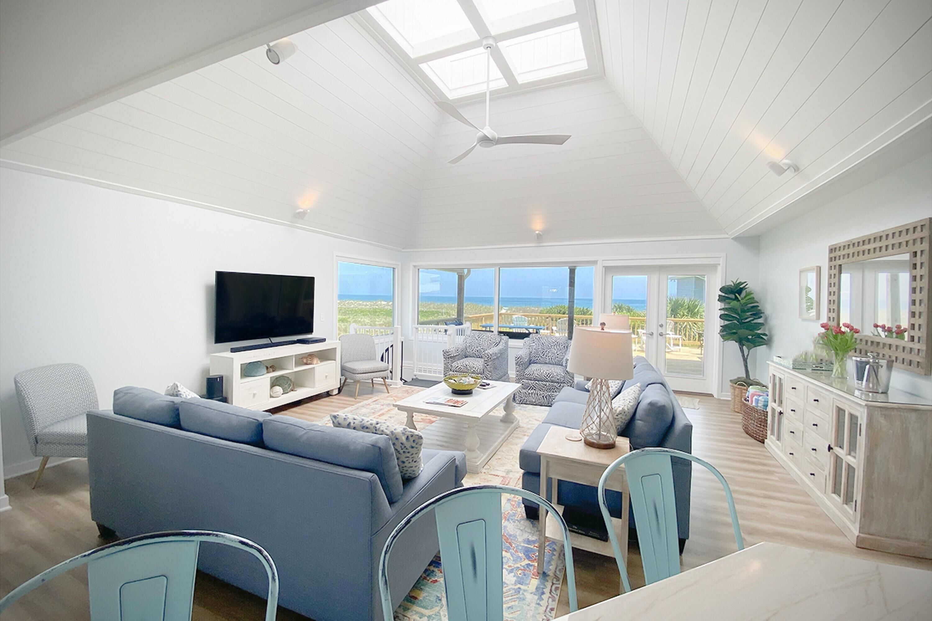 House, 5 Bedrooms | Living room