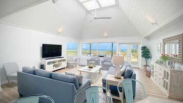 House, 5 Bedrooms | Living room