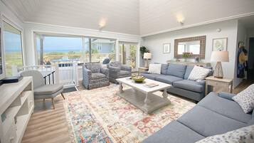 House, 5 Bedrooms | Living room