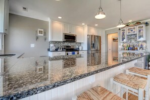 House, 4 Bedrooms | Private kitchen