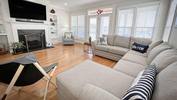 Duplex, 5 Bedrooms | Living room