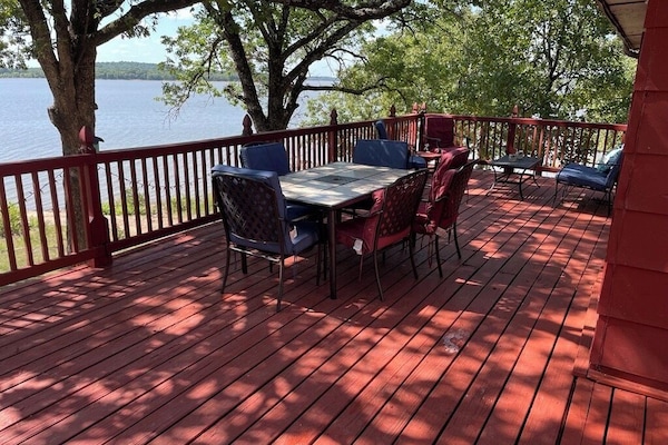 Erormous wraparound, elevated deck with shore front access to the lake.