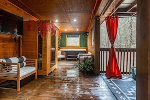 Smart TV, fireplace, books - Romantic|Private|Wellness|OutdoorMovieNight (Broken Bow)