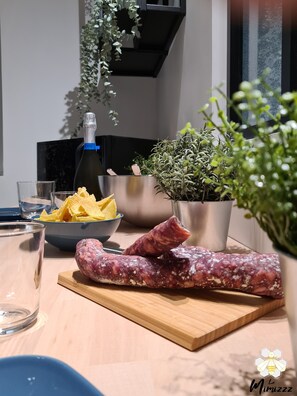 Appartement Confort, salle de bains attenante, vue ville | Cuisine partagée