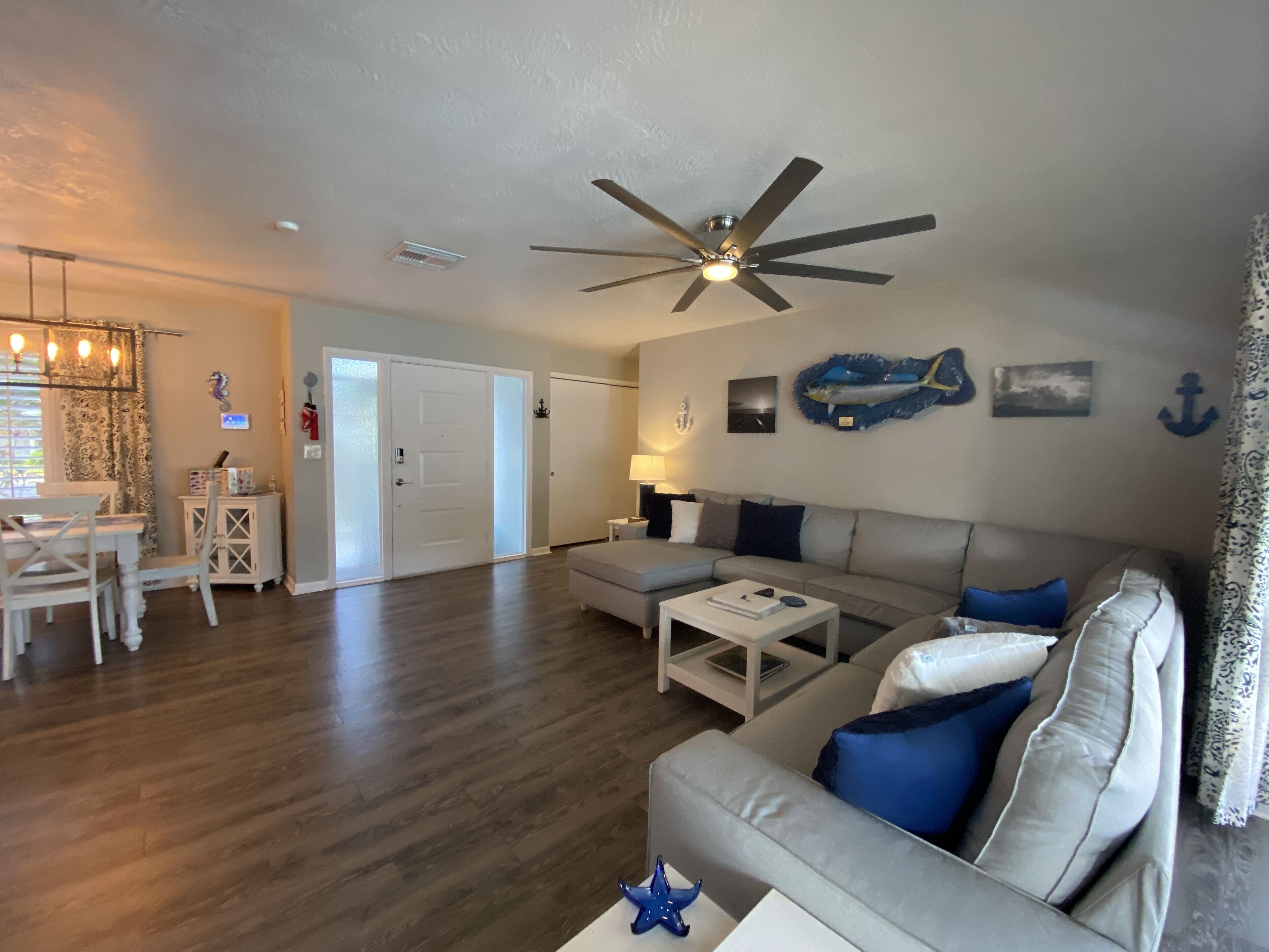 Private Pool Walk 1 mile To Beach<br>1 mile walk or ride to the Beach