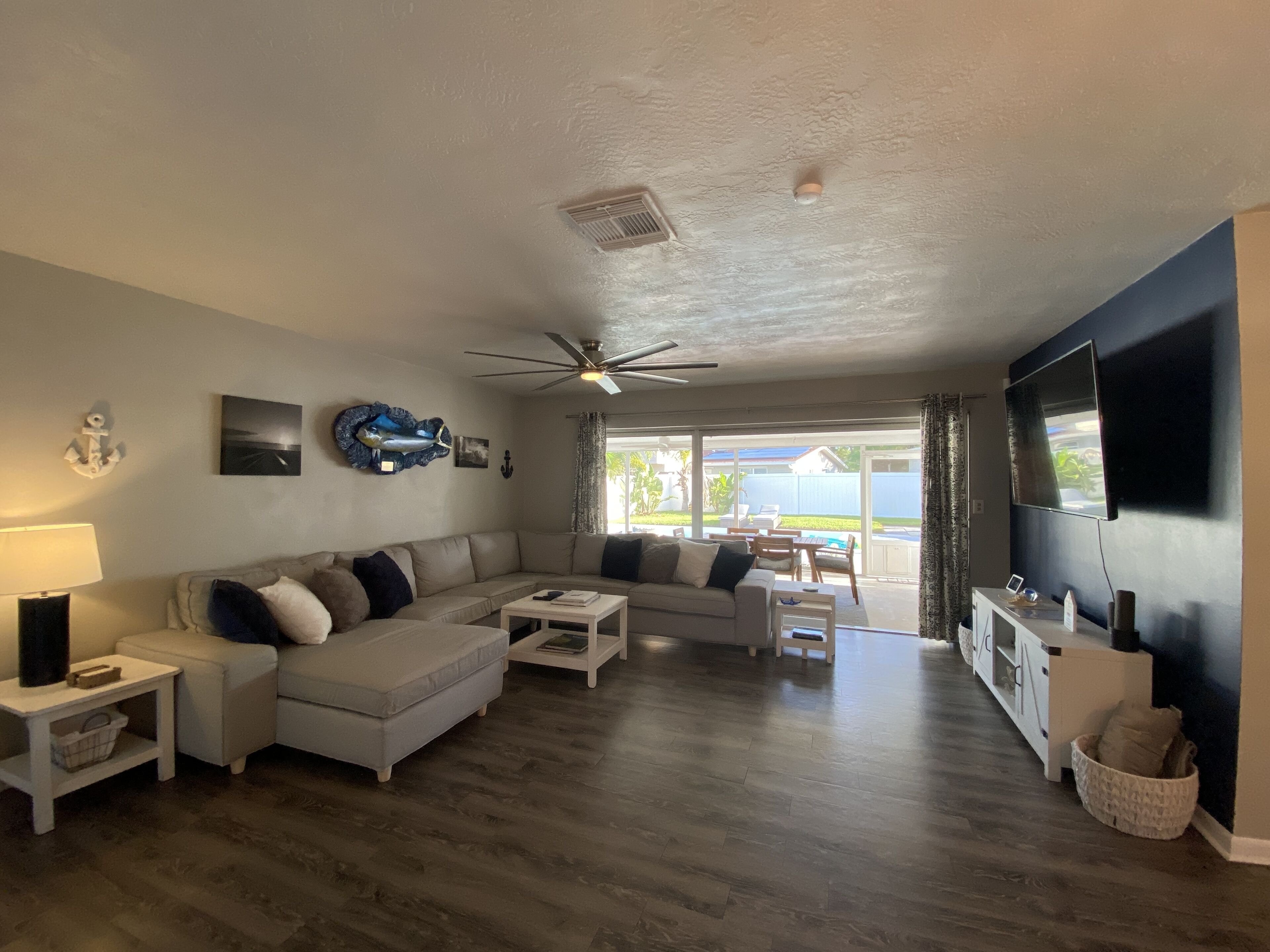 Private Pool Walk 1 mile To Beach<br>1 mile walk or ride to the Beach