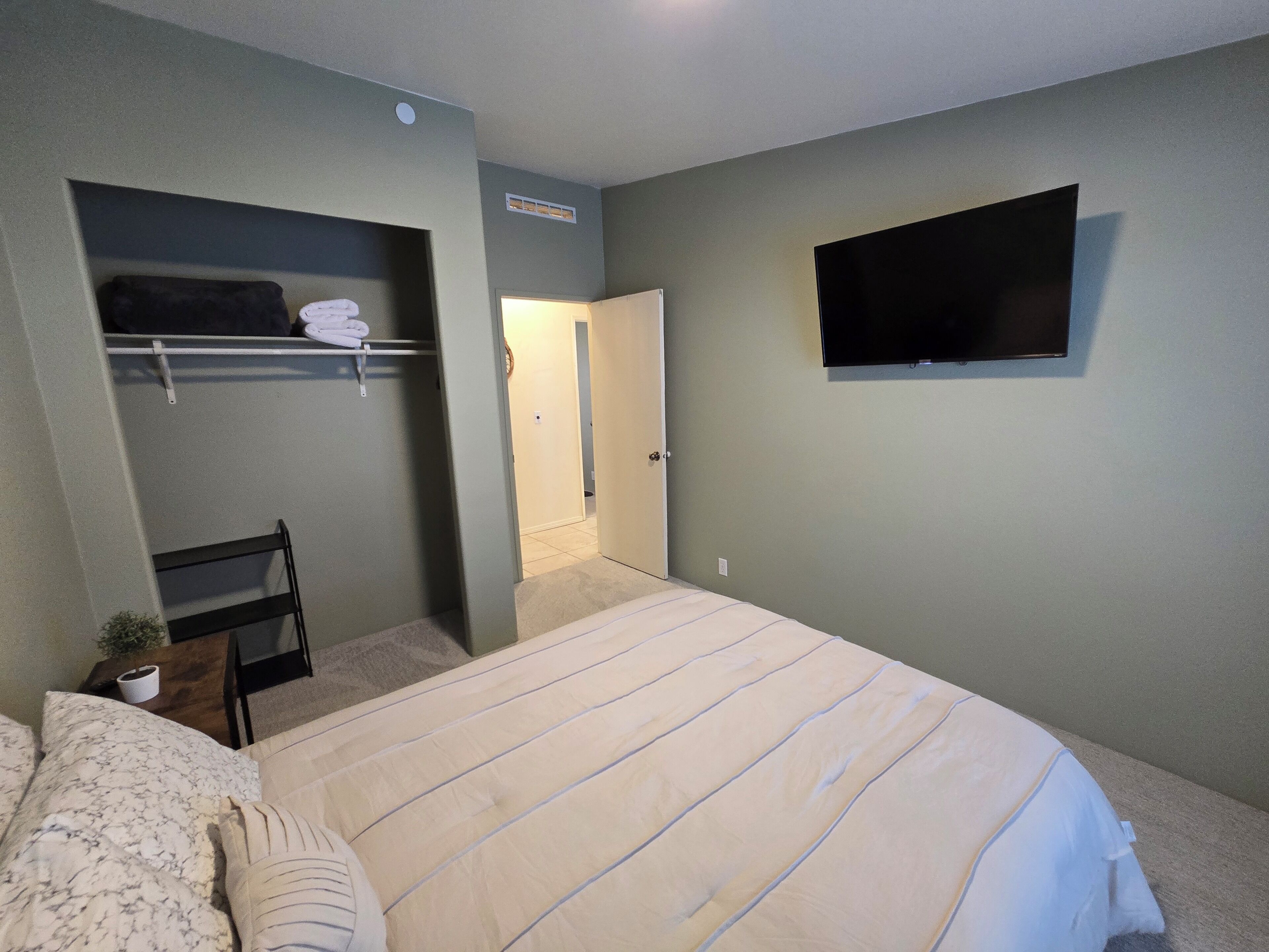 6 bedrooms, WiFi, bed sheets